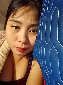 Snapshot of Squirrel-Pear chatting on 11.25.25 Squirrel-Pear online show from 11.25.25