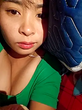 Snapshot of Squirrel-Pear chatting on 11.26.25 Squirrel-Pear online show from 11.26.25