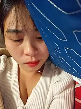 Snapshot of Squirrel-Pear chatting on 11.30.25 Squirrel-Pear online show from 11.30.25