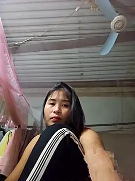 Snapshot of Squirrel-Pear chatting on 12.01.25 Squirrel-Pear online show from 12.01.25