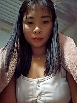 Snapshot of Squirrel-Pear chatting on 12.05.25 Squirrel-Pear online show from 12.05.25