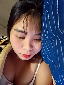 Snapshot of Squirrel-Pear chatting on 12.05.25 Squirrel-Pear online show from 12.05.25