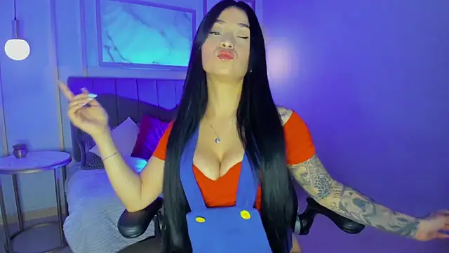 Snapshot of Nahome_Kuperth chatting on 10.26.25 Nahome Kuperth online show from 10.26.25