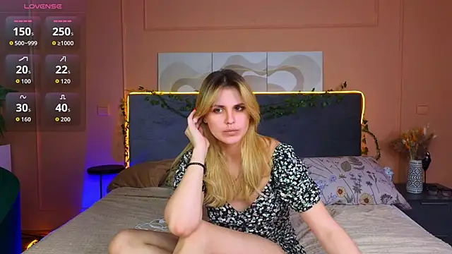 Snapshot of NayaMorel chatting on 12.03.25 NayaMorel online show from 12.03.25