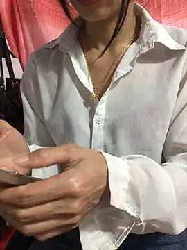 Snapshot of Kylie_beem chatting on 11.05.25 Kylie beem online show from 11.05.25