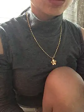 Snapshot of Kylie_beem chatting on 11.06.25 Kylie beem online show from 11.06.25