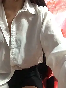 Snapshot of Kylie_beem chatting on 12.04.25 Kylie beem online show from 12.04.25