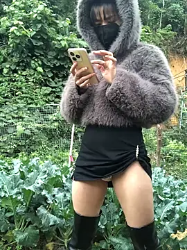 Snapshot of Kylie_beem chatting on 12.20.25 Kylie beem online show from 12.20.25