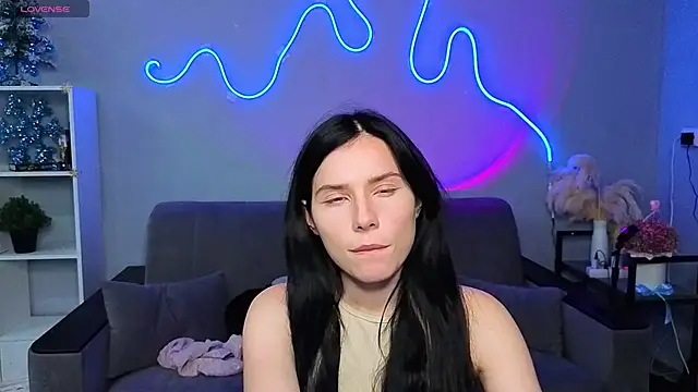 Mell Hyees online show from 12.03.25