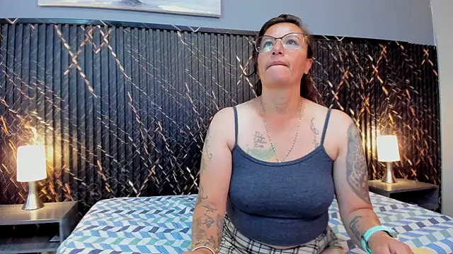 Snapshot of alice_h4rt chatting on 11.08.25 alice h4rt online show from 11.08.25