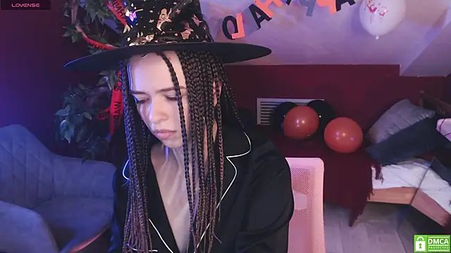 Snapshot of _HypeQueen_ chatting on 10.22.25 HypeQueen online show from 10.22.25