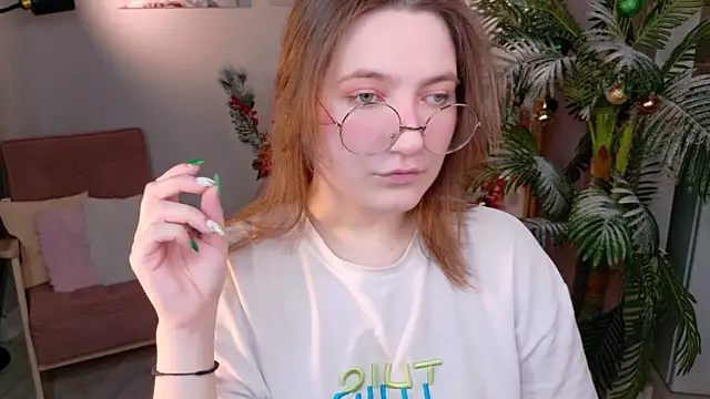 Snapshot of fairy_tara chatting on 12.16.25 fairy tara online show from 12.16.25