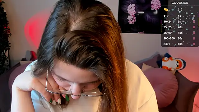 Snapshot of fairy_tara chatting on 12.17.25 fairy tara online show from 12.17.25