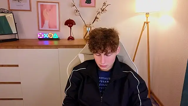 Snapshot of crisp1n chatting on 10.21.25 crisp1n online show from 10.21.25