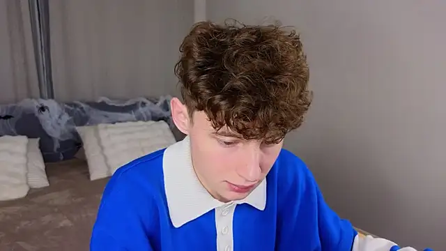 Snapshot of crisp1n chatting on 11.05.25 crisp1n online show from 11.05.25