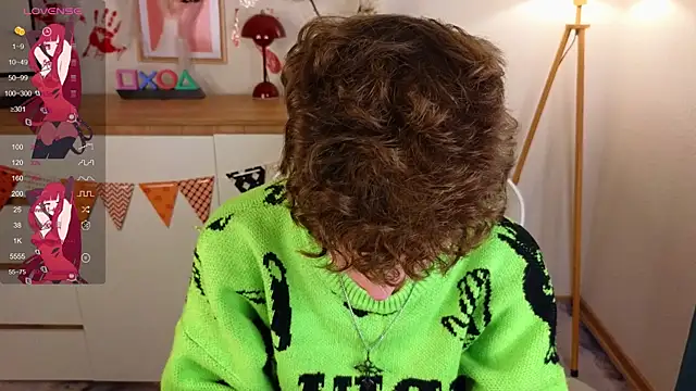 Snapshot of crisp1n chatting on 11.07.25 crisp1n online show from 11.07.25