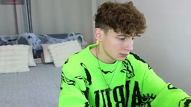 Snapshot of crisp1n chatting on 11.08.25 crisp1n online show from 11.08.25