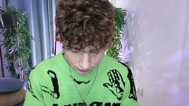 Snapshot of crisp1n chatting on 11.13.25 crisp1n online show from 11.13.25