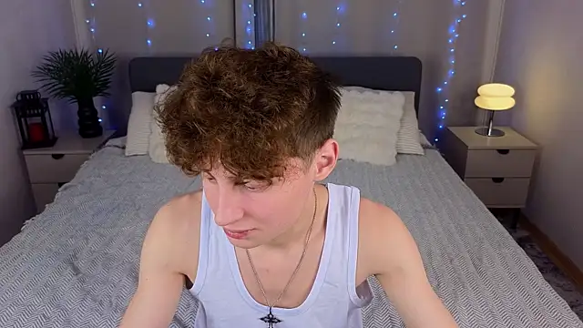 Snapshot of crisp1n chatting on 11.15.25 crisp1n online show from 11.15.25