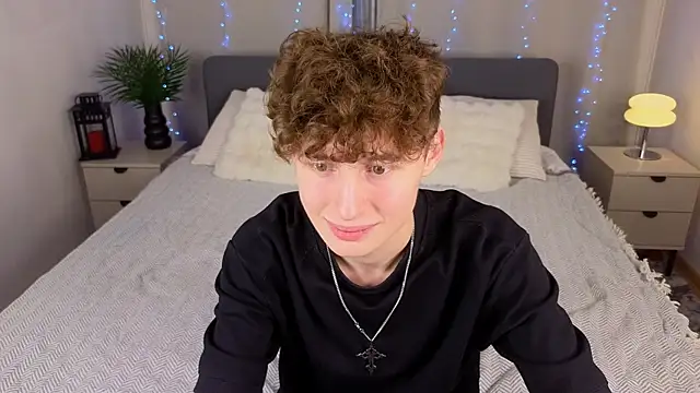 Snapshot of crisp1n chatting on 11.16.25 crisp1n online show from 11.16.25