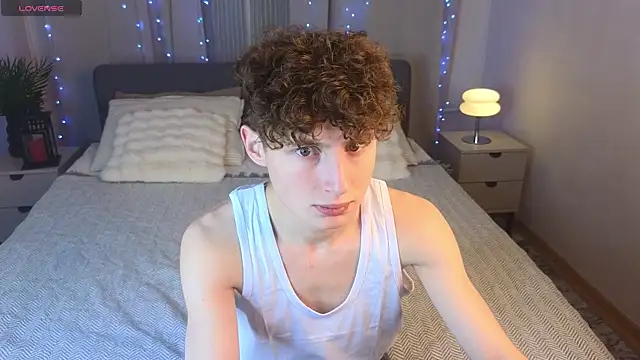 Snapshot of crisp1n chatting on 11.21.25 crisp1n online show from 11.21.25