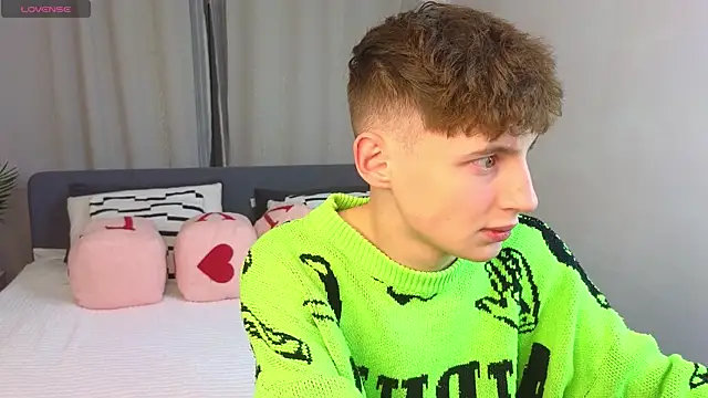 Snapshot of crisp1n chatting on 11.26.25 crisp1n online show from 11.26.25