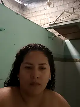 Snapshot of chikis12_ chatting on 11.23.25 chikis12 online show from 11.23.25