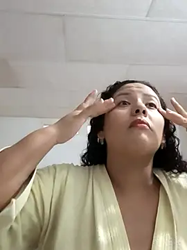 Snapshot of chikis12_ chatting on 12.13.25 chikis12 online show from 12.13.25