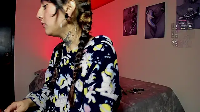 Snapshot of miku_st chatting on 11.24.25 miku st online show from 11.24.25