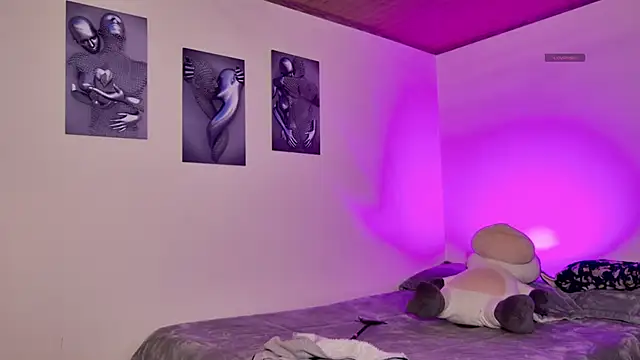 Snapshot of miku_st chatting on 11.28.25 miku st online show from 11.28.25