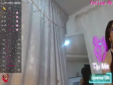 Snapshot of NATTYDOLL74 chatting on 11.06.25 NATTYDOLL74 online show from 11.06.25