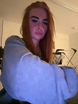 Snapshot of Ellieskyyee1 chatting on 11.02.25 Ellieskyyee1 online show from 11.02.25