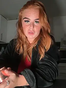 Snapshot of Ellieskyyee1 chatting on 11.09.25 Ellieskyyee1 online show from 11.09.25