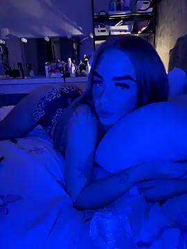 Snapshot of Ellieskyyee1 chatting on 11.16.25 Ellieskyyee1 online show from 11.16.25