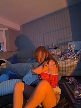 Snapshot of Ellieskyyee1 chatting on 12.19.25 Ellieskyyee1 online show from 12.19.25