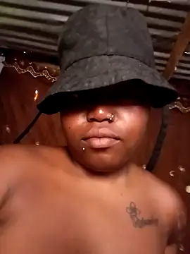 Snapshot of 3riri chatting on 11.21.25 3riri online show from 11.21.25