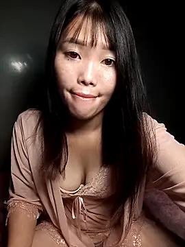 Snapshot of Fish_yellow chatting on 10.29.25 Fish yellow online show from 10.29.25