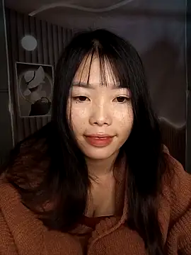 Snapshot of Fish_yellow chatting on 11.04.25 Fish yellow online show from 11.04.25