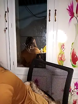 Snapshot of Fish_yellow chatting on 11.13.25 Fish yellow online show from 11.13.25