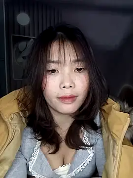 Snapshot of Fish_yellow chatting on 11.30.25 Fish yellow online show from 11.30.25