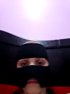 Snapshot of SandyAmr chatting on 11.16.25 SandyAmr online show from 11.16.25