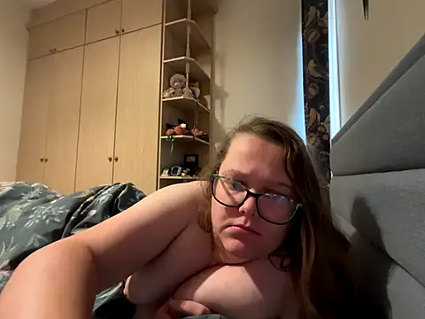 Scarletcum22 online show from 10.19.25