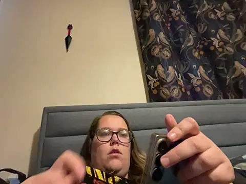 Scarletcum22 online show from 11.05.25