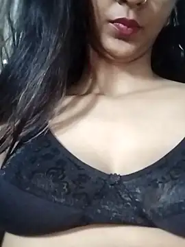 Snapshot of Aaliya_BigBoobs_1 chatting on 12.21.25 Aaliya BigBoobs 1 online show from 12.21.25