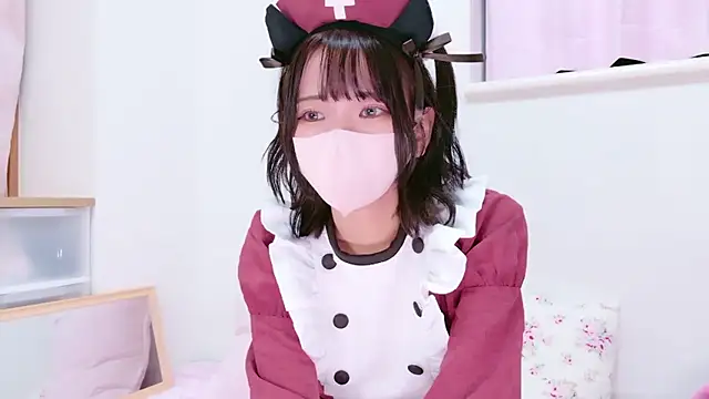 Snapshot of xKoharux chatting on 10.31.25 xKoharux online show from 10.31.25