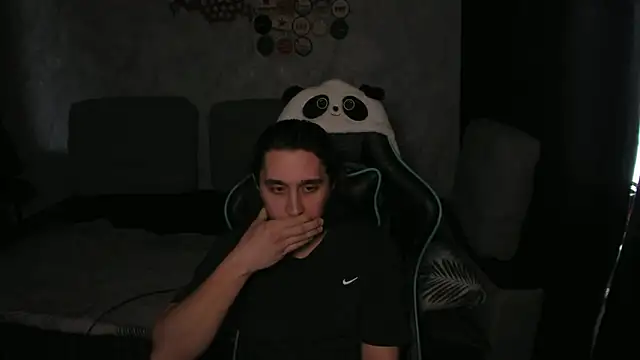 Snapshot of Pohyi_ chatting on 03.04.26 Pohyi online show from 03.04.26