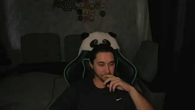 Snapshot of Pohyi_ chatting on 03.06.26 Pohyi online show from 03.06.26