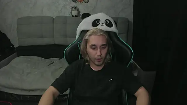 Snapshot of Pohyi_ chatting on 03.14.26 Pohyi online show from 03.14.26