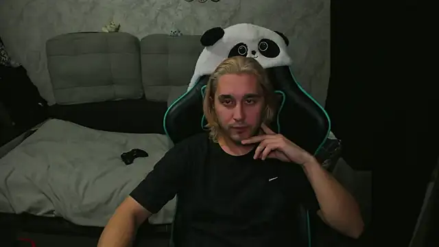 Snapshot of Pohyi_ chatting on 03.15.26 Pohyi online show from 03.15.26