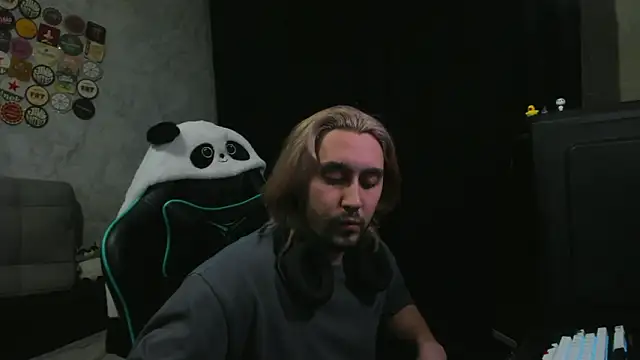 Snapshot of Pohyi_ chatting on 03.28.26 Pohyi online show from 03.28.26